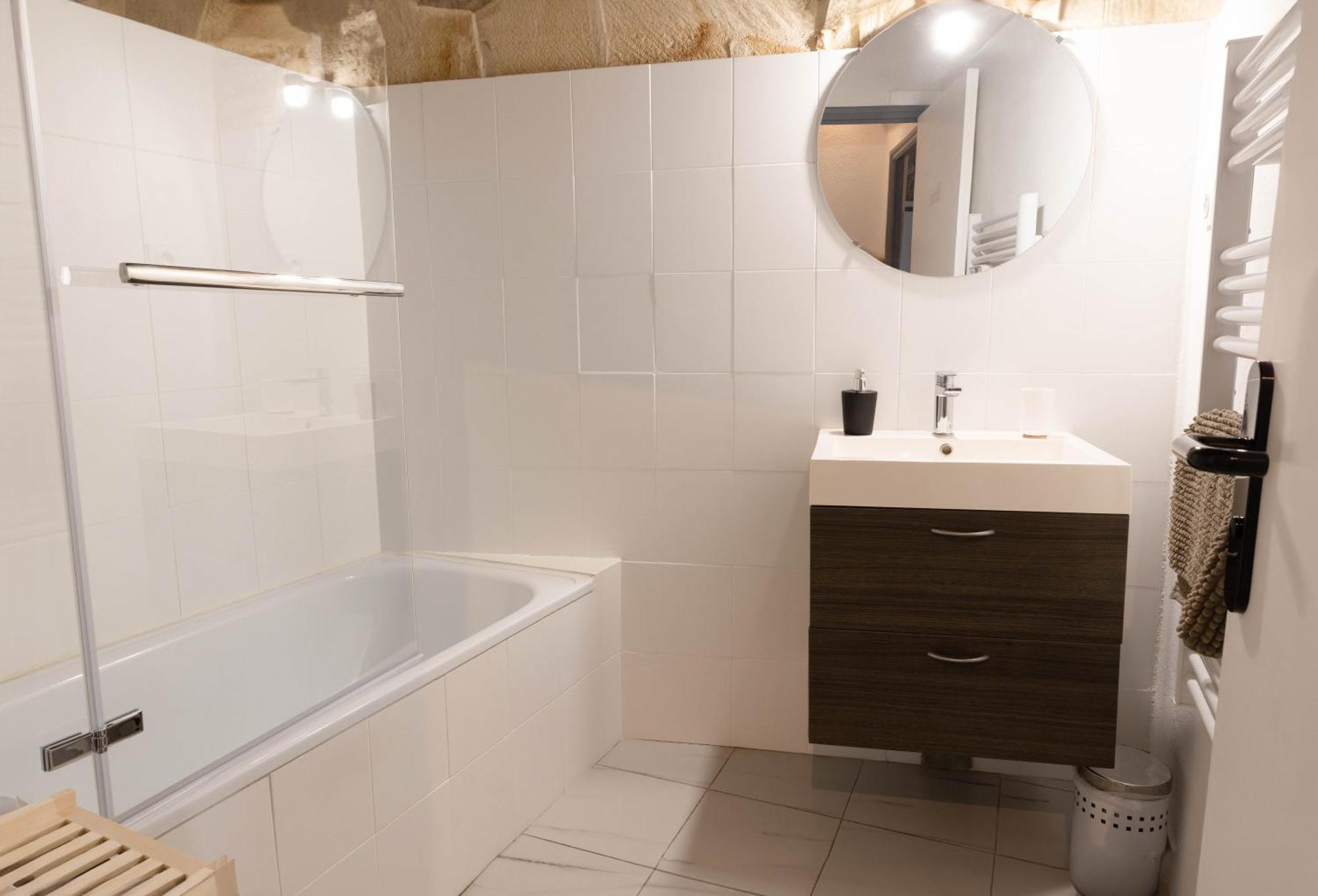 Immeuble 3 Apparts Centre Historique St Gilles Maisoncarreeconciergerie Сан-Жил Екстериор снимка