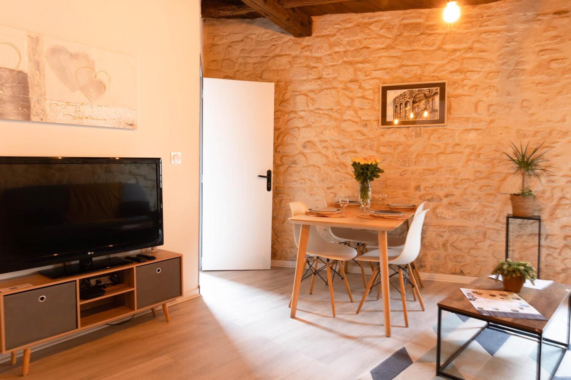 Immeuble 3 Apparts Centre Historique St Gilles Maisoncarreeconciergerie Сан-Жил Екстериор снимка