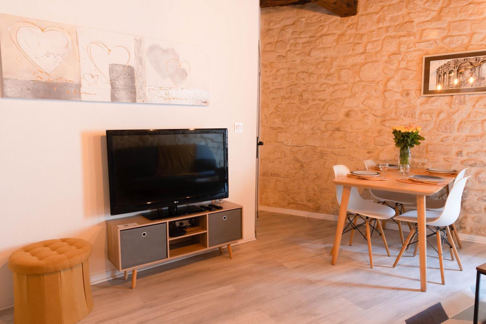 Immeuble 3 Apparts Centre Historique St Gilles Maisoncarreeconciergerie Сан-Жил Екстериор снимка