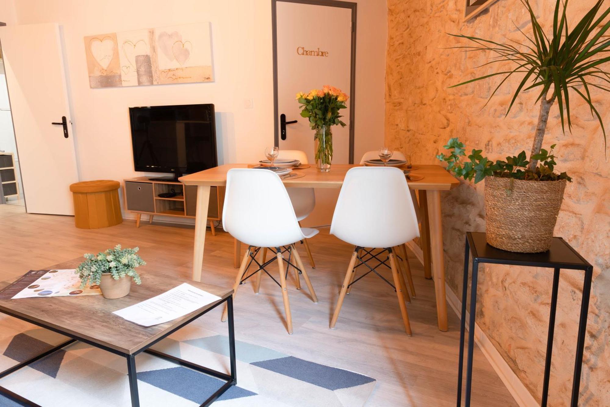 Immeuble 3 Apparts Centre Historique St Gilles Maisoncarreeconciergerie Сан-Жил Екстериор снимка